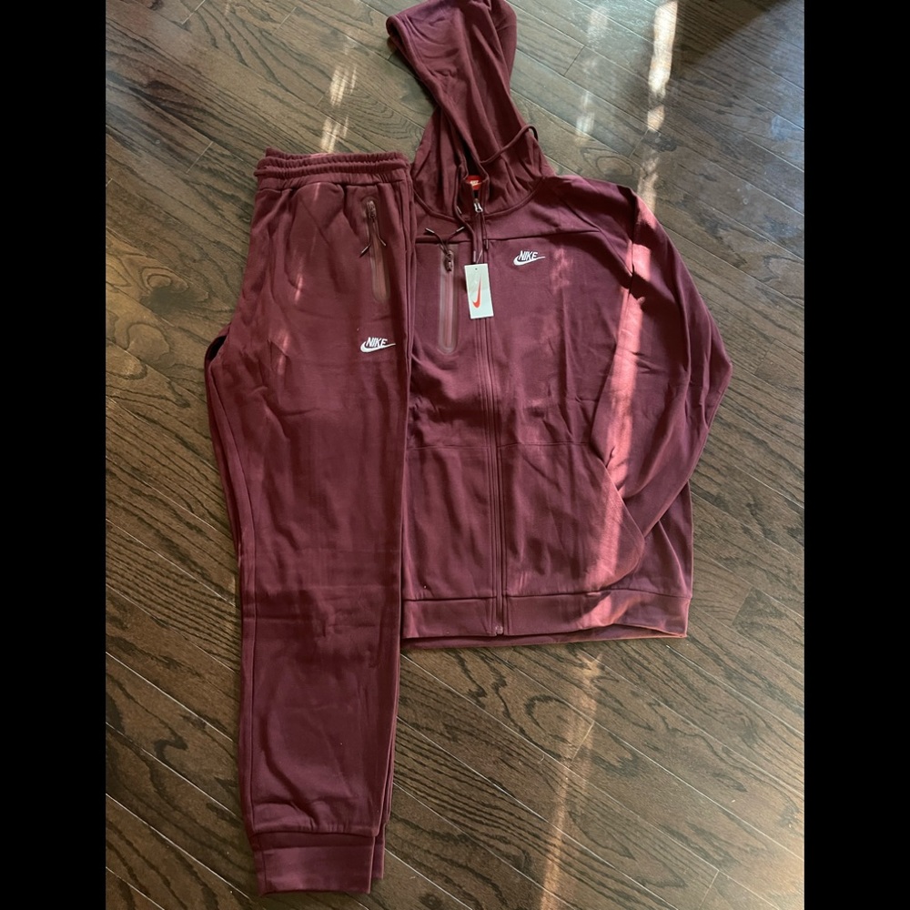 Nike tech sweatsuit
